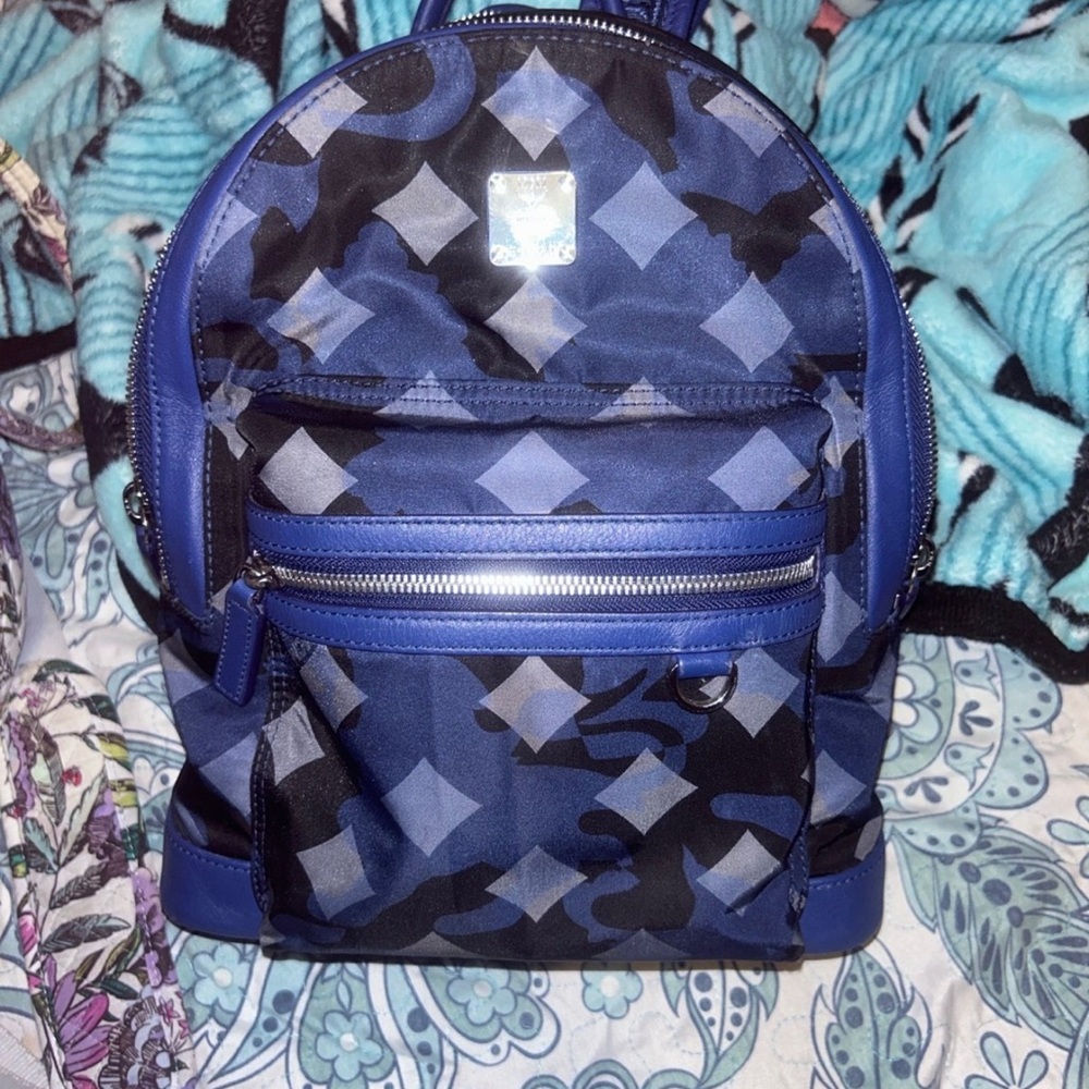 MCM DIETER MUNICH LION CAMOUFLAGE BACKPACK  BLUE/NEON LEATHER